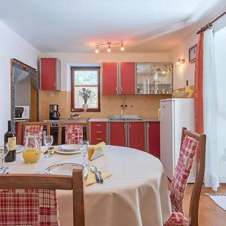 3 Bedroom Beautiful Home In Pula Holiday home