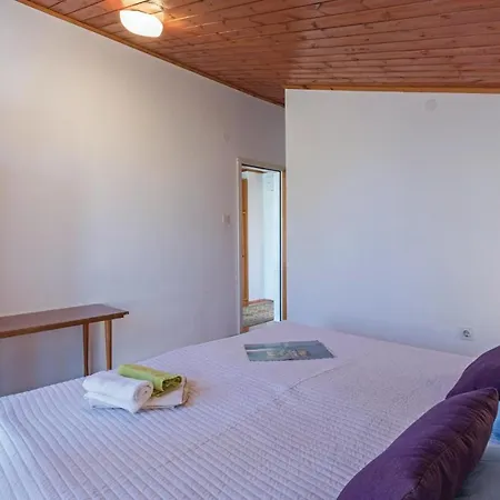 3 Bedroom Beautiful Home In Pula Holiday home Pula