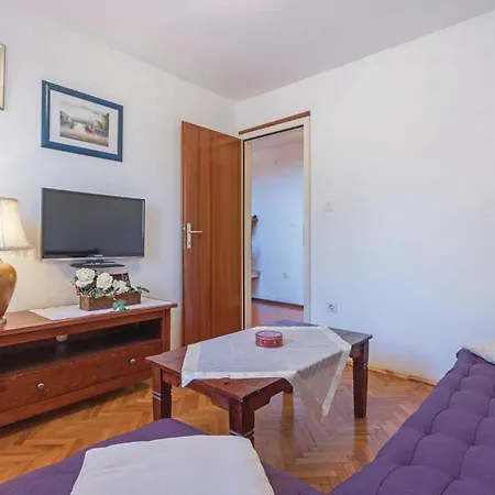 Holiday home 3 Bedroom Beautiful Home In Pula Pula