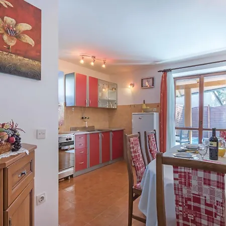 3 Bedroom Beautiful Home In Pula
