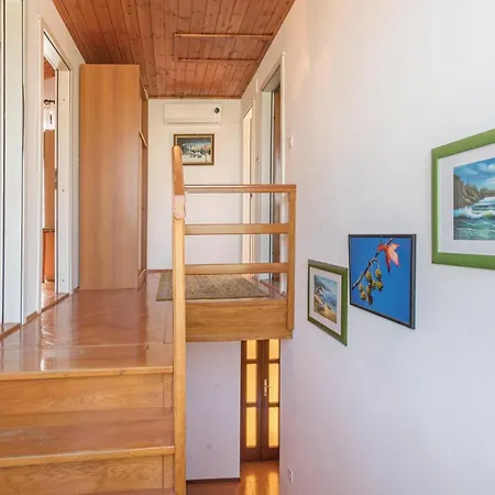 3 Bedroom Beautiful Home In Pula