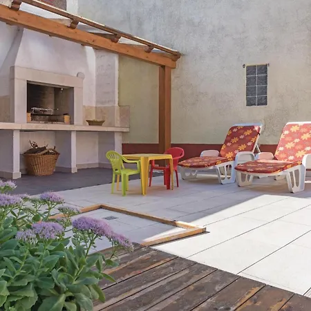 3 Bedroom Beautiful Home In Pula