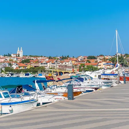 Holiday home 3 Bedroom Beautiful Home In Pula Pula
