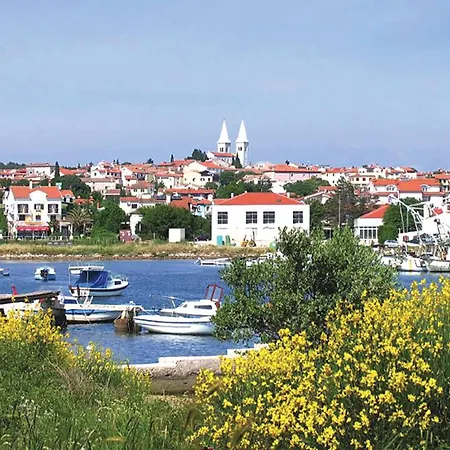 3 Bedroom Beautiful Home In Pula Holiday home