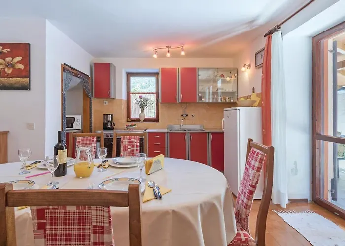 Holiday Home Pula Pomer Vikendica