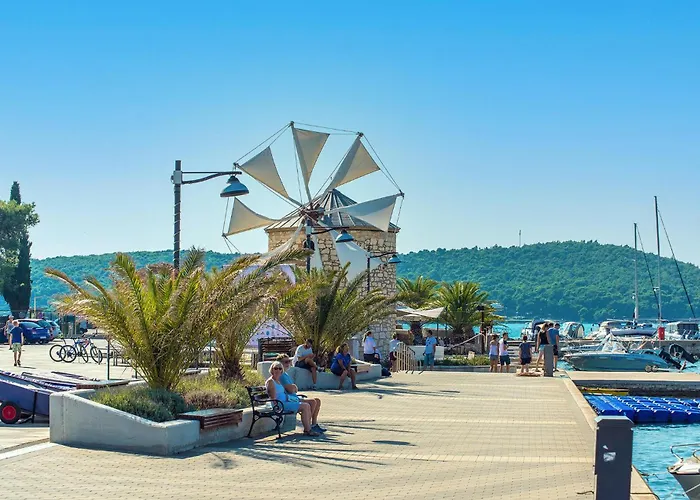 Holiday Home Pula Pomer Vikendica *